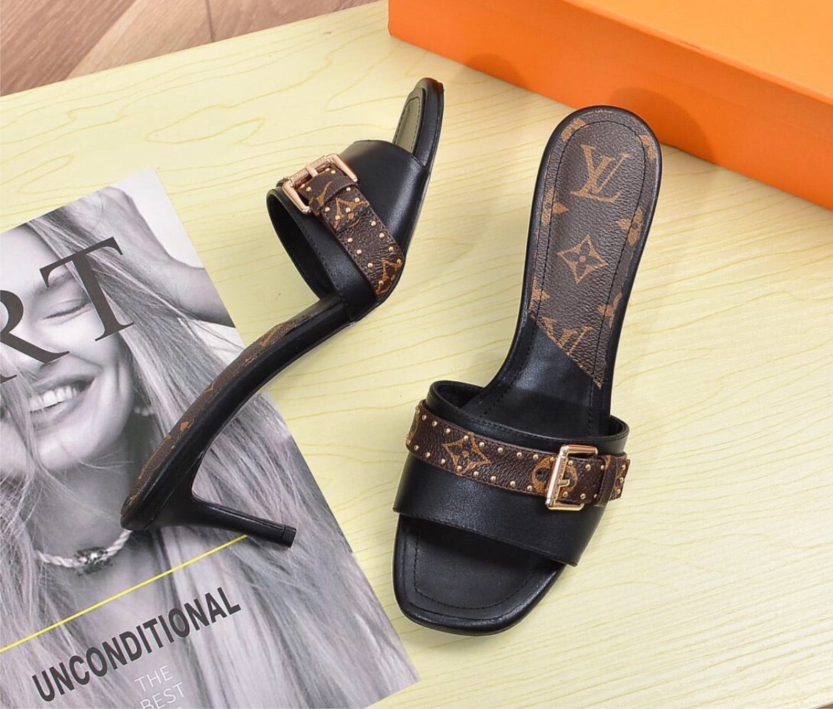 New LV woman slip on shoes